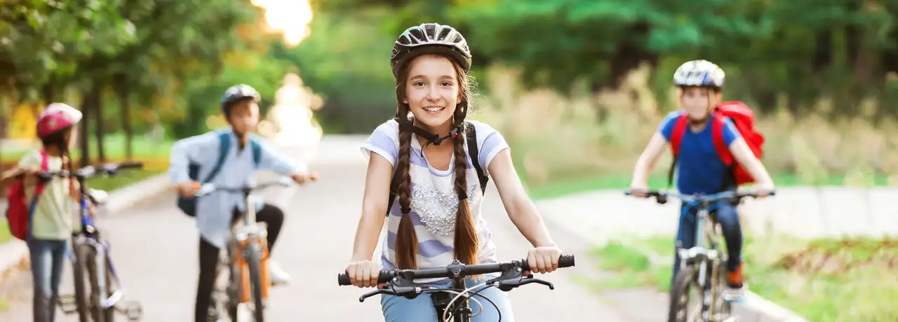 Kinder fahrradbekleidung -Fotos und -Bildmaterial in hoher